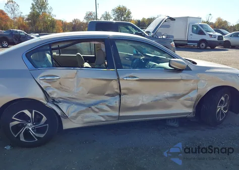 2017 Honda Accord Lx z USA, uszkodzony, nr VIN 1HGCR2F35HA152301